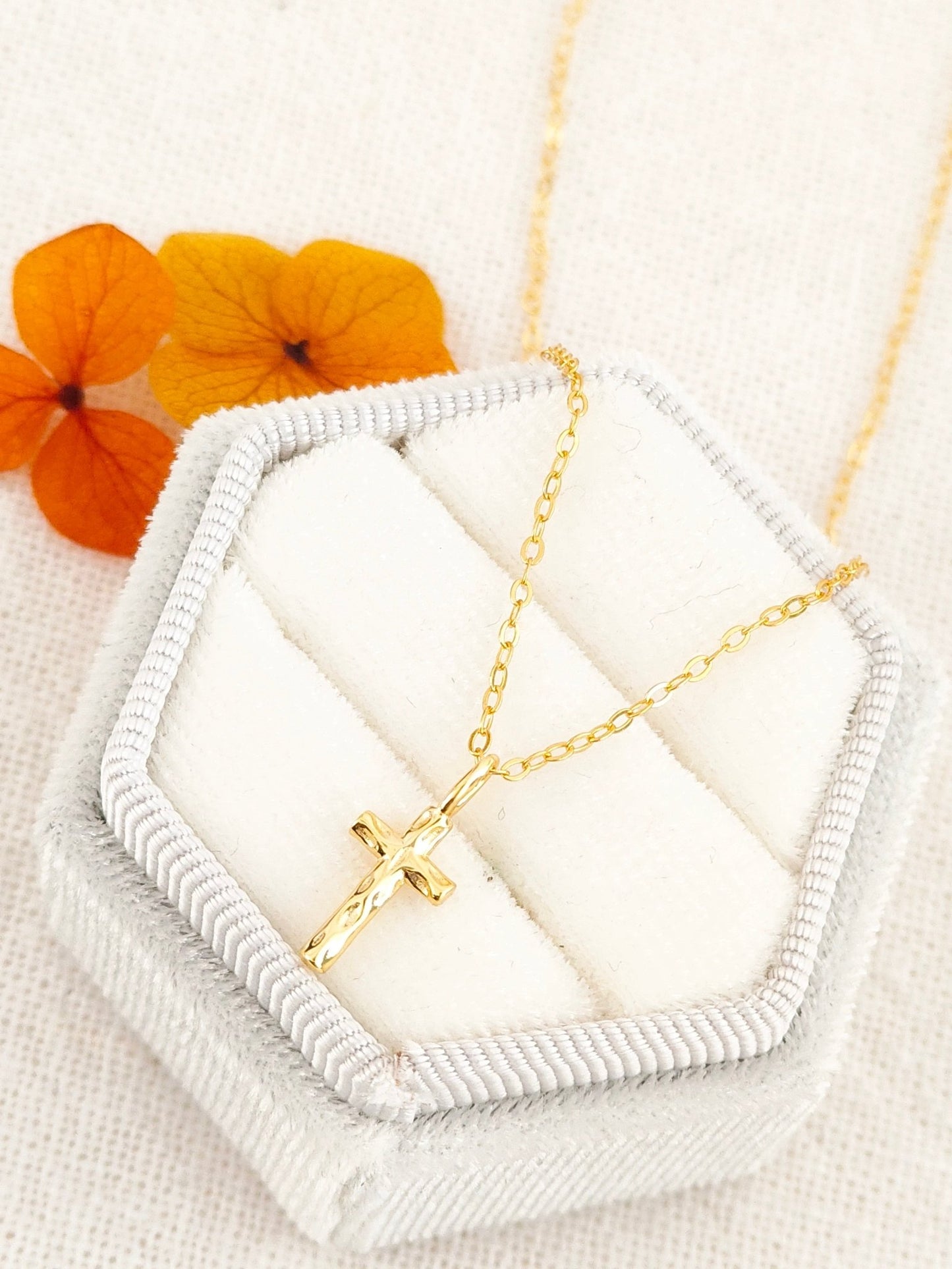 Dainty Cross Necklace - Summerdaze