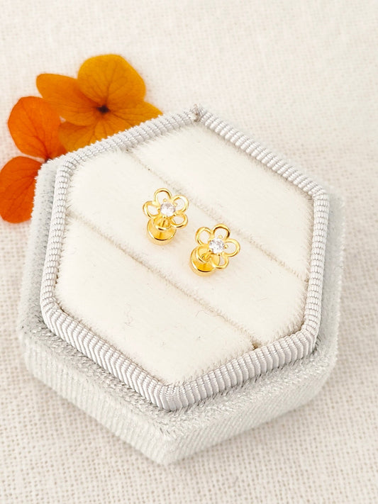 Daisy Flatback Stud - Summerdaze